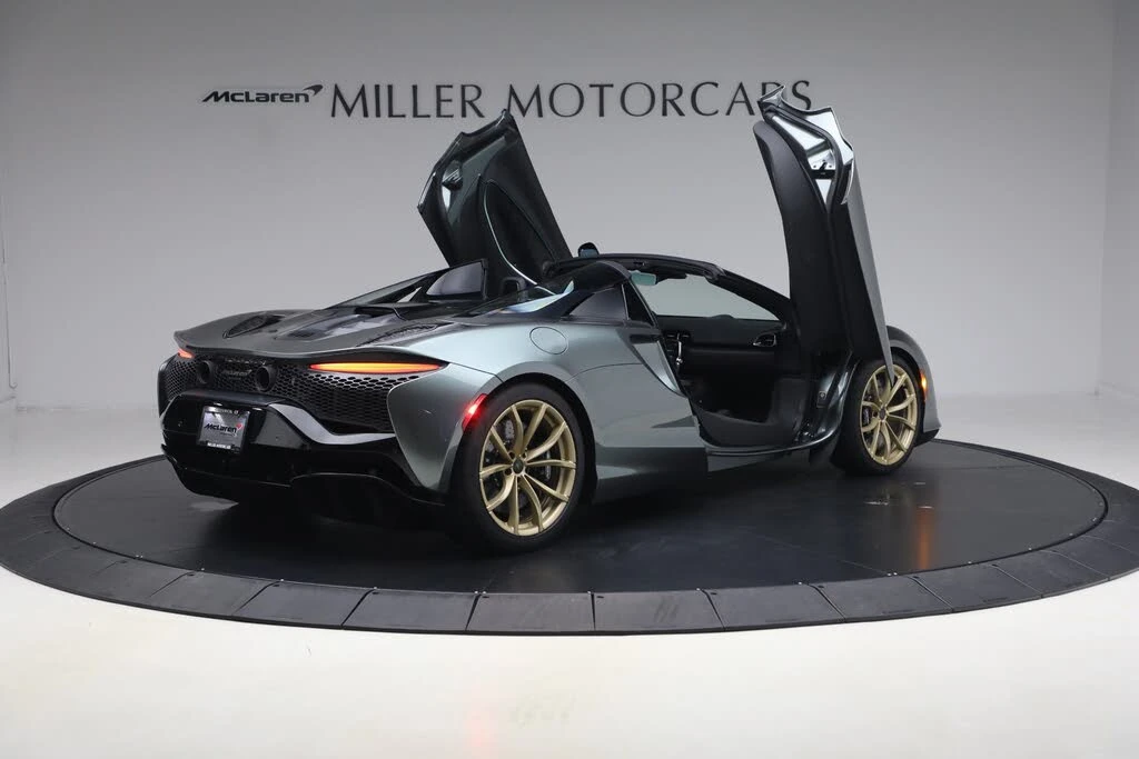2026 McLaren Artura - Image 17 of 31