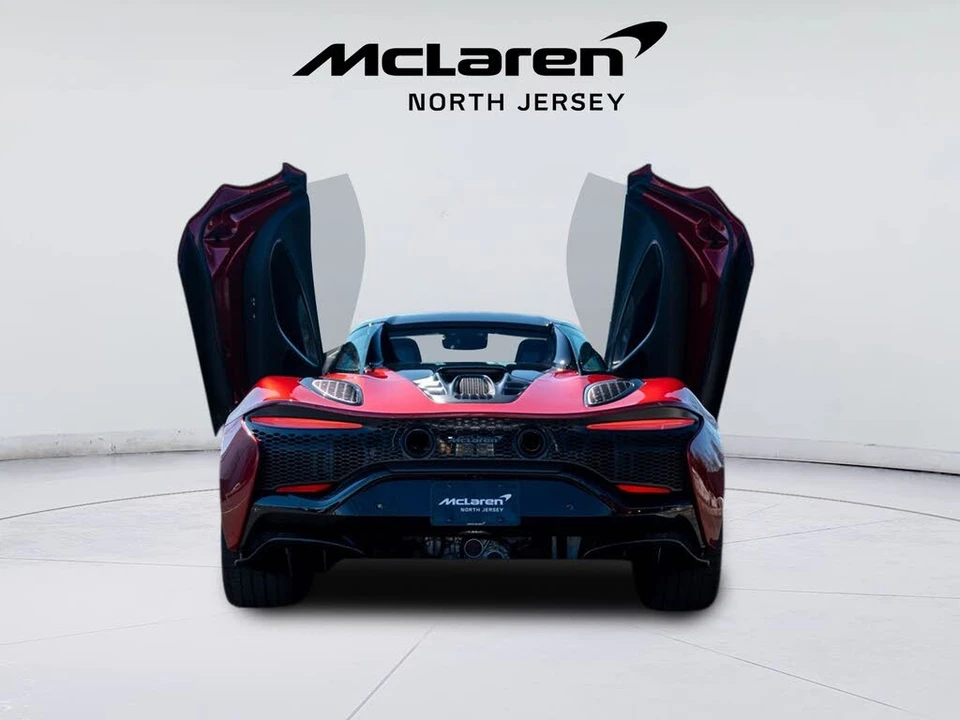 2026 McLaren Artura - Image 12 of 31