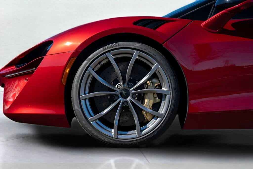 2026 McLaren Artura - Image 19 of 31