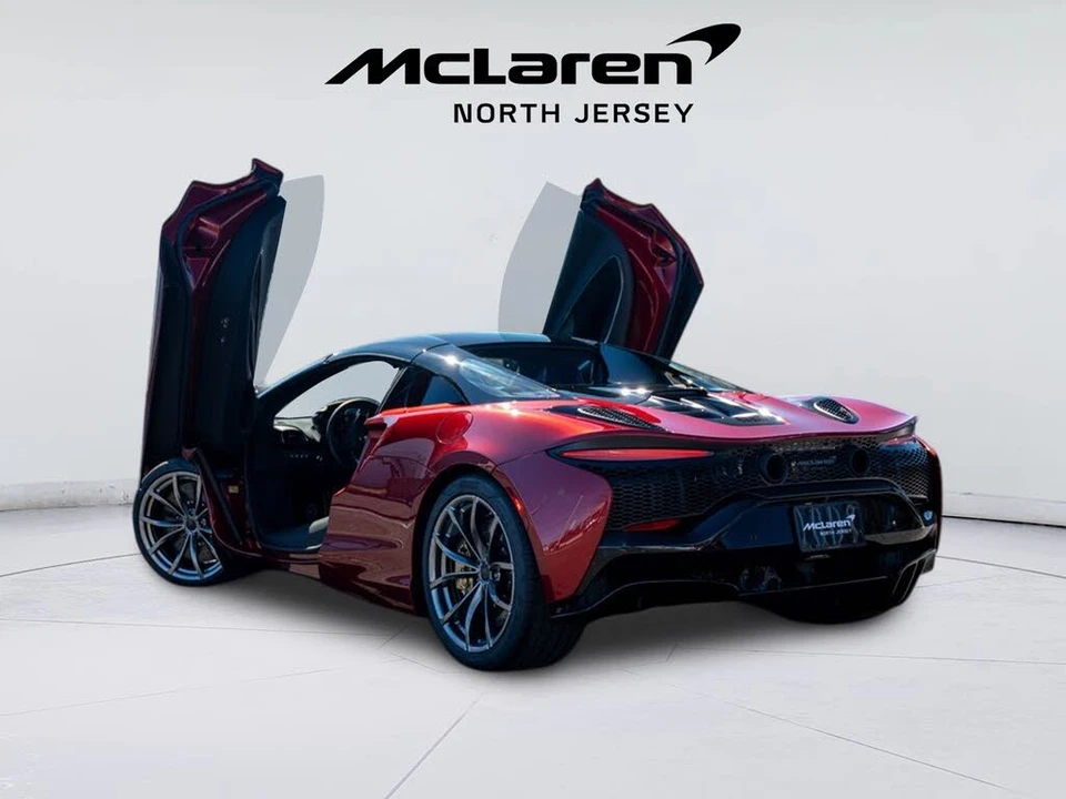 2026 McLaren Artura - Image 15 of 31