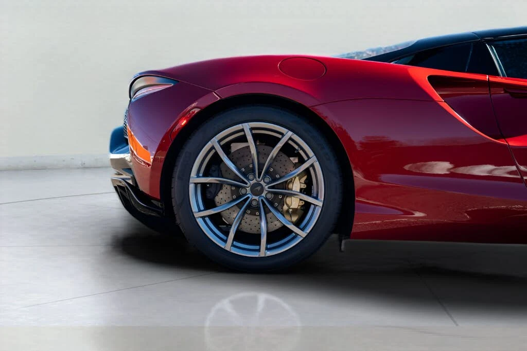 2026 McLaren Artura - Image 22 of 31