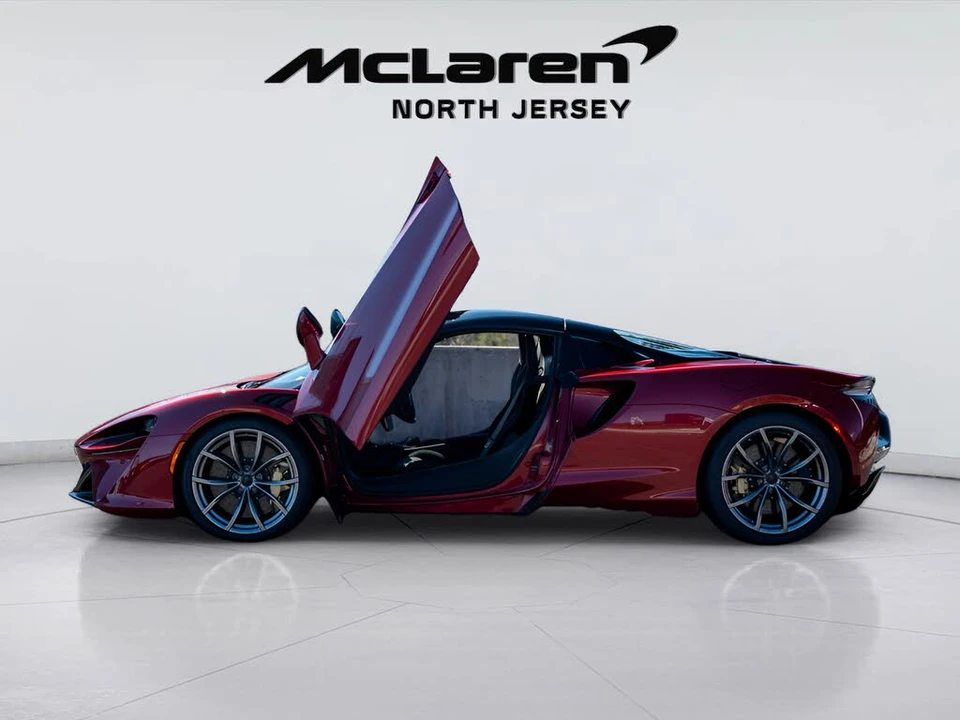 2026 McLaren Artura - Image 18 of 31