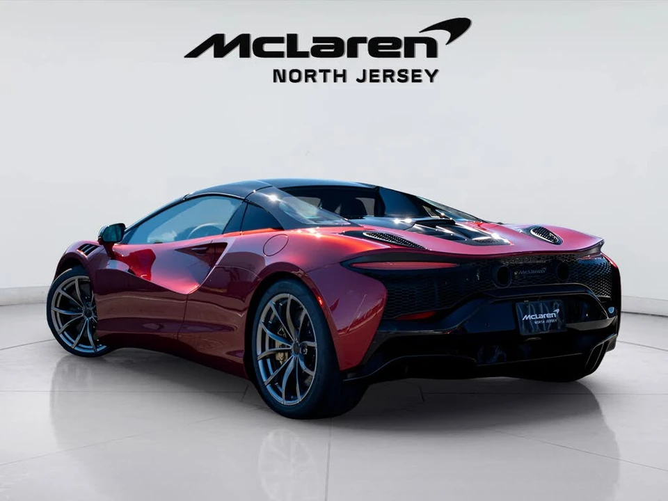 2026 McLaren Artura - Image 14 of 31