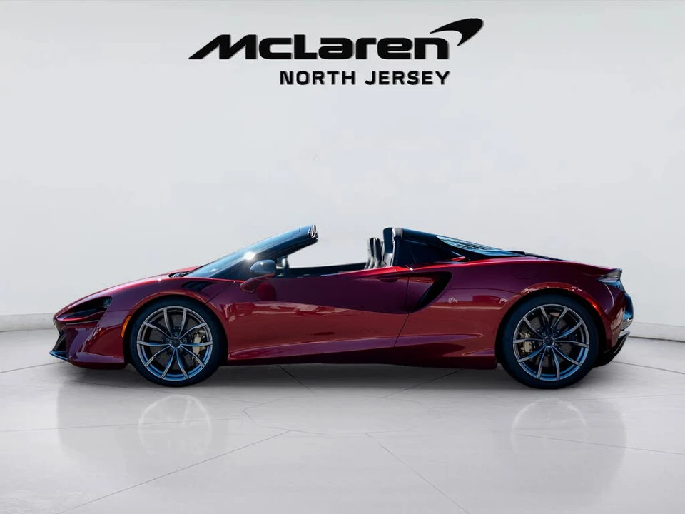 2026 McLaren Artura - Image 16 of 31