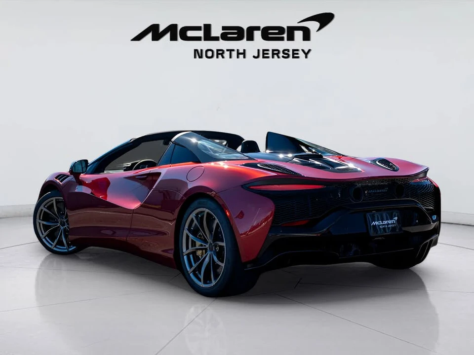 2026 McLaren Artura - Image 13 of 31