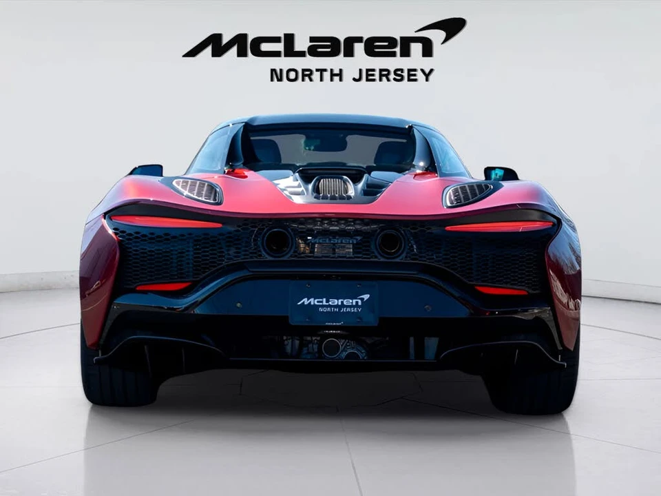 2026 McLaren Artura - Image 11 of 31