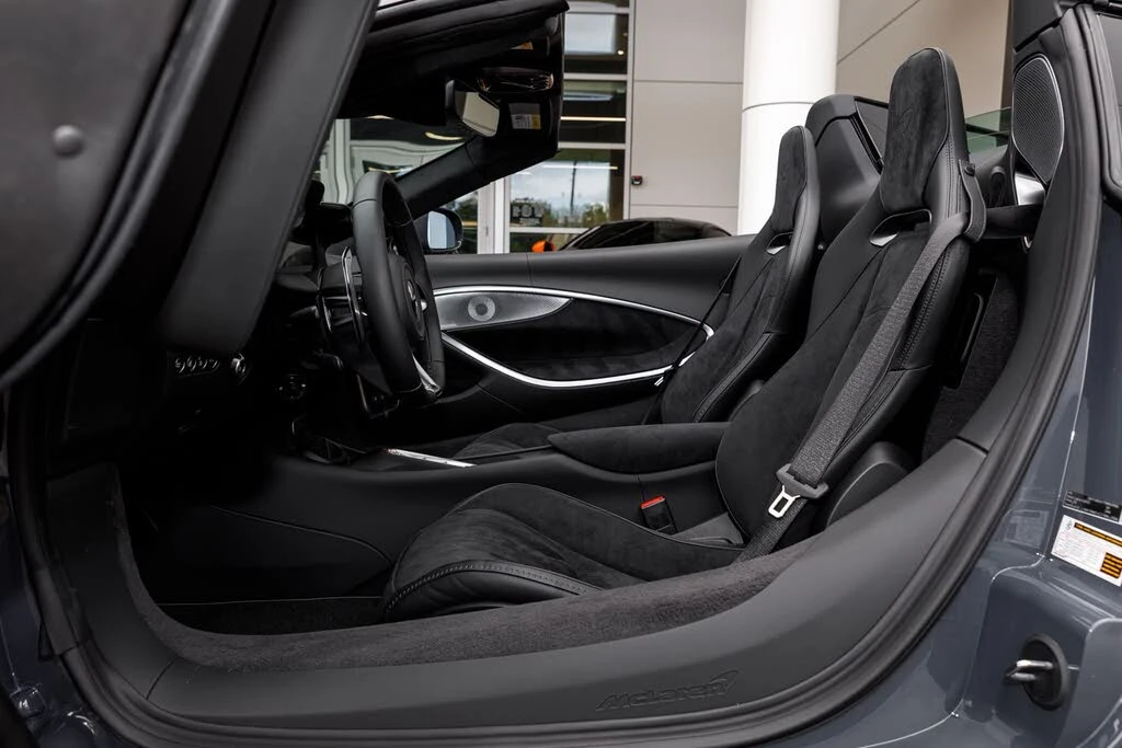 2026 McLaren Artura - Image 22 of 27