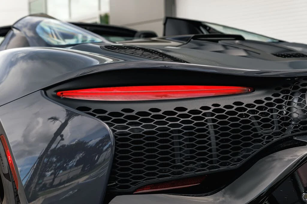 2026 McLaren Artura - Image 14 of 27