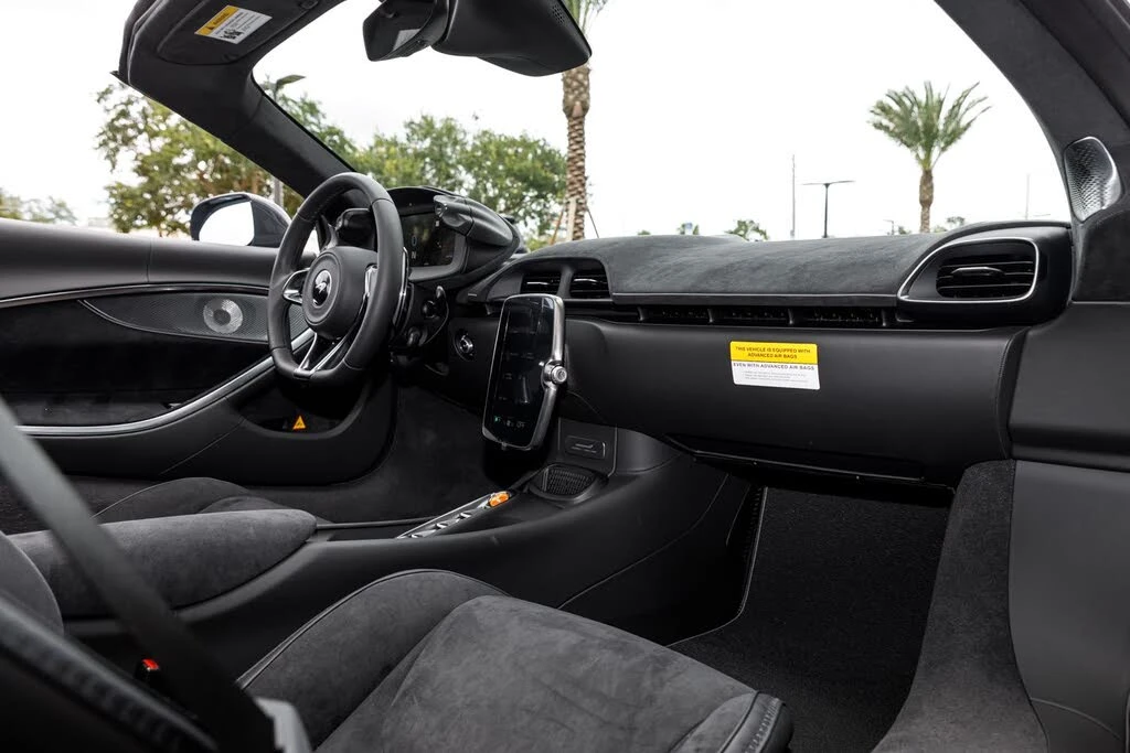 2026 McLaren Artura - Image 17 of 27
