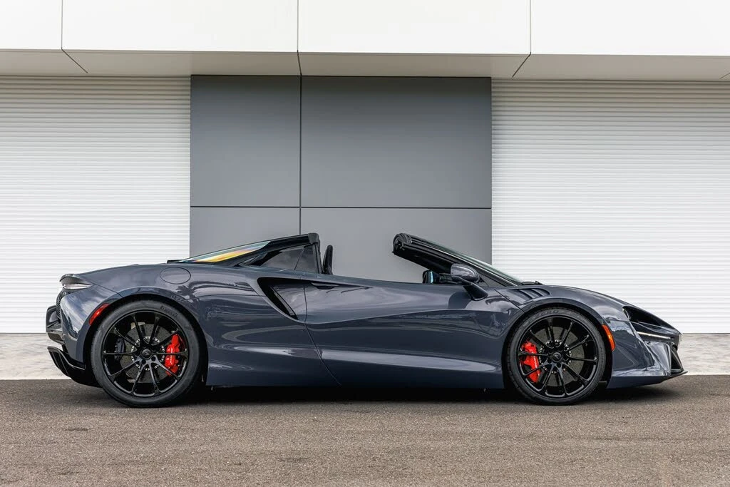 2026 McLaren Artura - Image 10 of 27