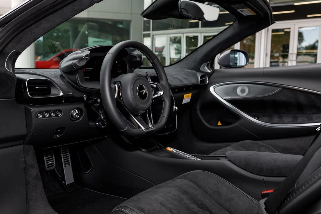 2026 McLaren Artura - Image 15 of 27