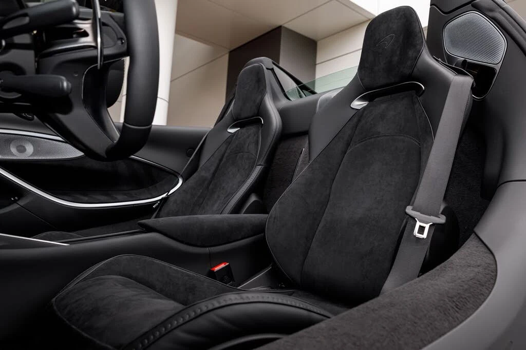 2026 McLaren Artura - Image 16 of 27