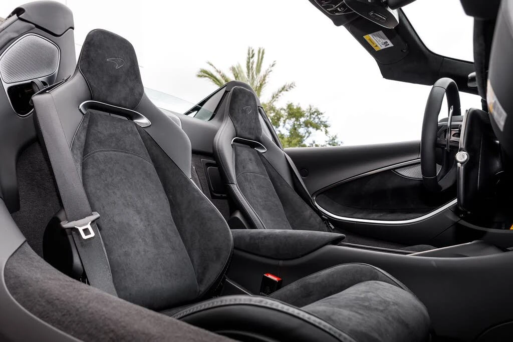 2026 McLaren Artura - Image 18 of 27
