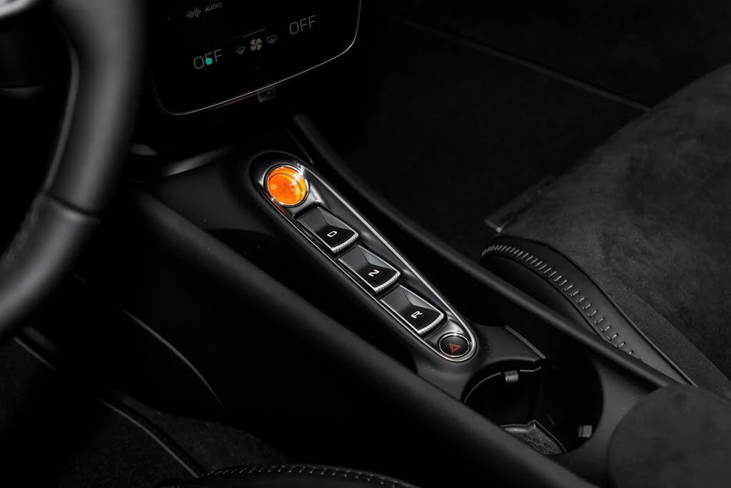 2026 McLaren Artura - Image 20 of 27