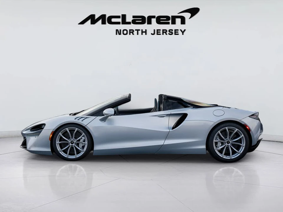 2026 McLaren Artura - Image 19 of 31