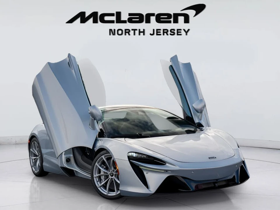 2026 McLaren Artura - Image 8 of 31