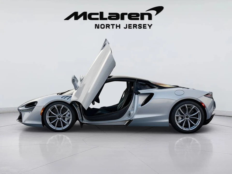 2026 McLaren Artura - Image 22 of 31