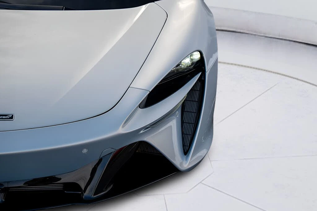 2026 McLaren Artura - Image 29 of 31