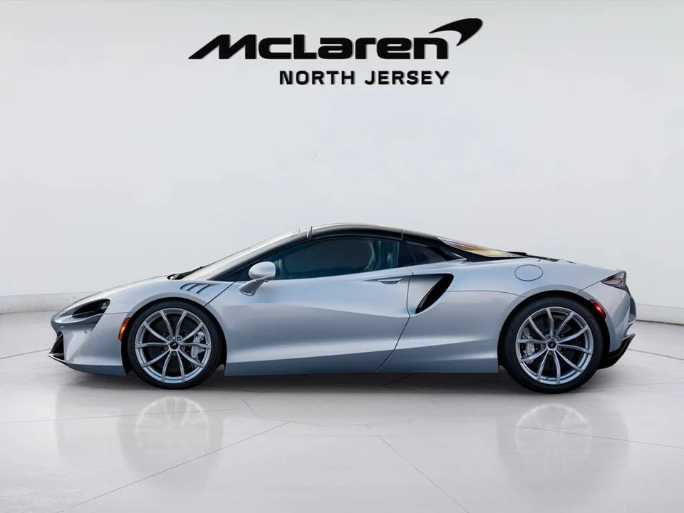 2026 McLaren Artura - Image 21 of 31