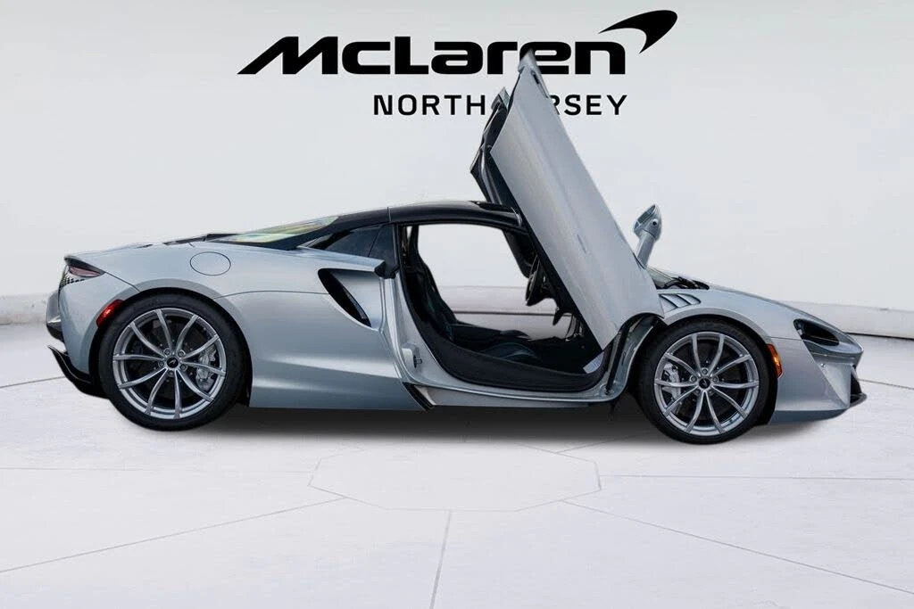 2026 McLaren Artura - Image 10 of 31