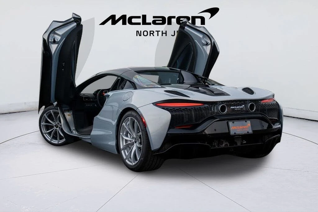 2026 McLaren Artura - Image 18 of 31