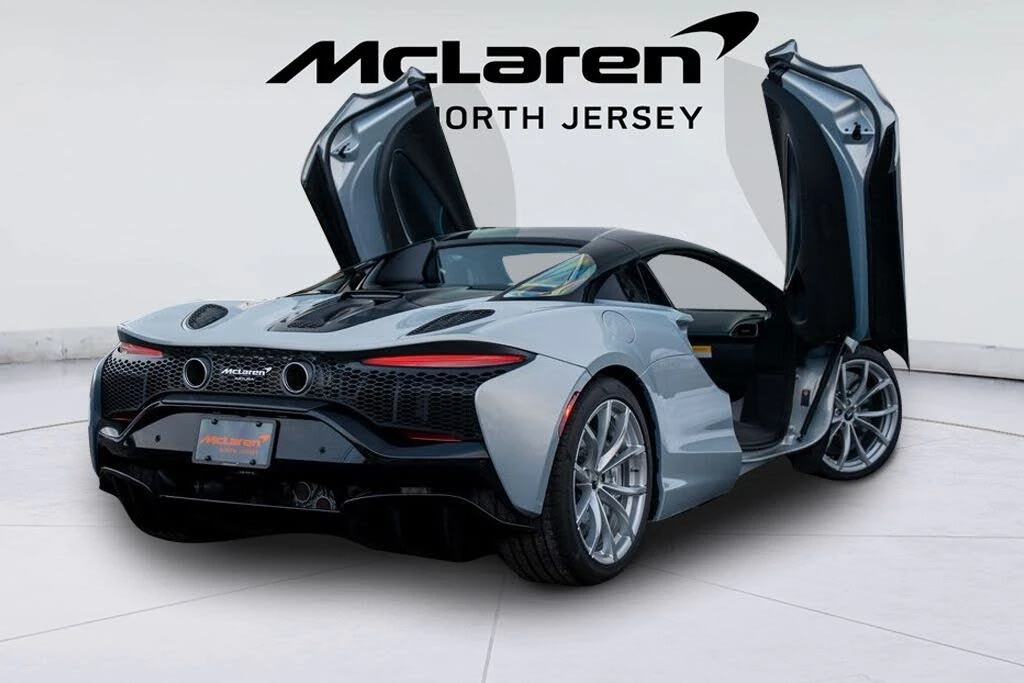 2026 McLaren Artura - Image 12 of 31