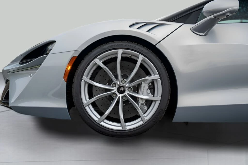 2026 McLaren Artura - Image 23 of 31