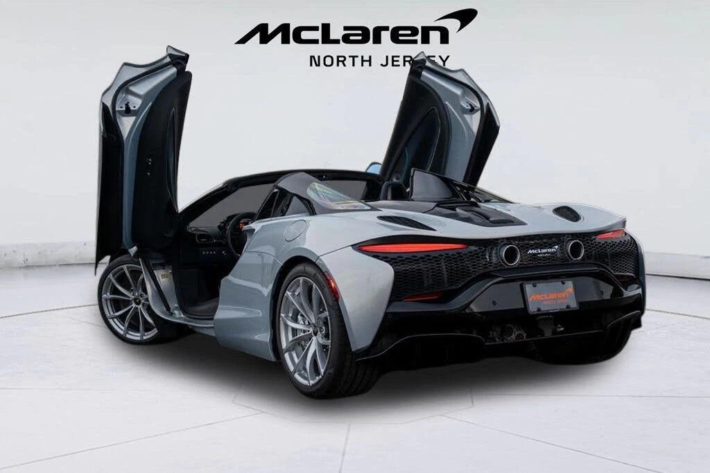 2026 McLaren Artura - Image 16 of 31