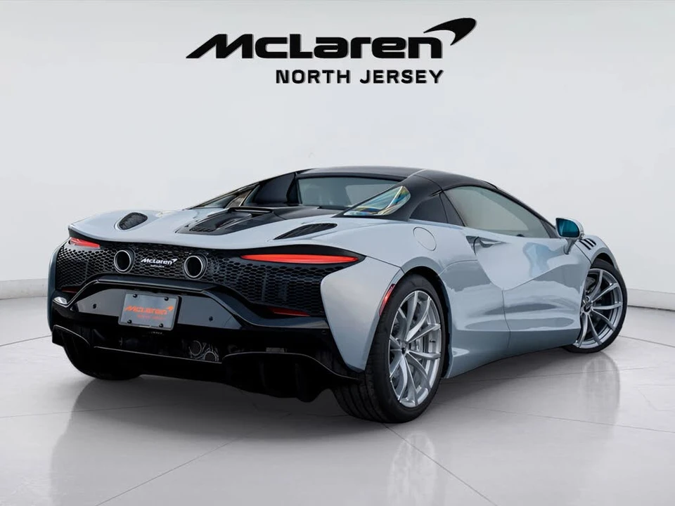 2026 McLaren Artura - Image 11 of 31