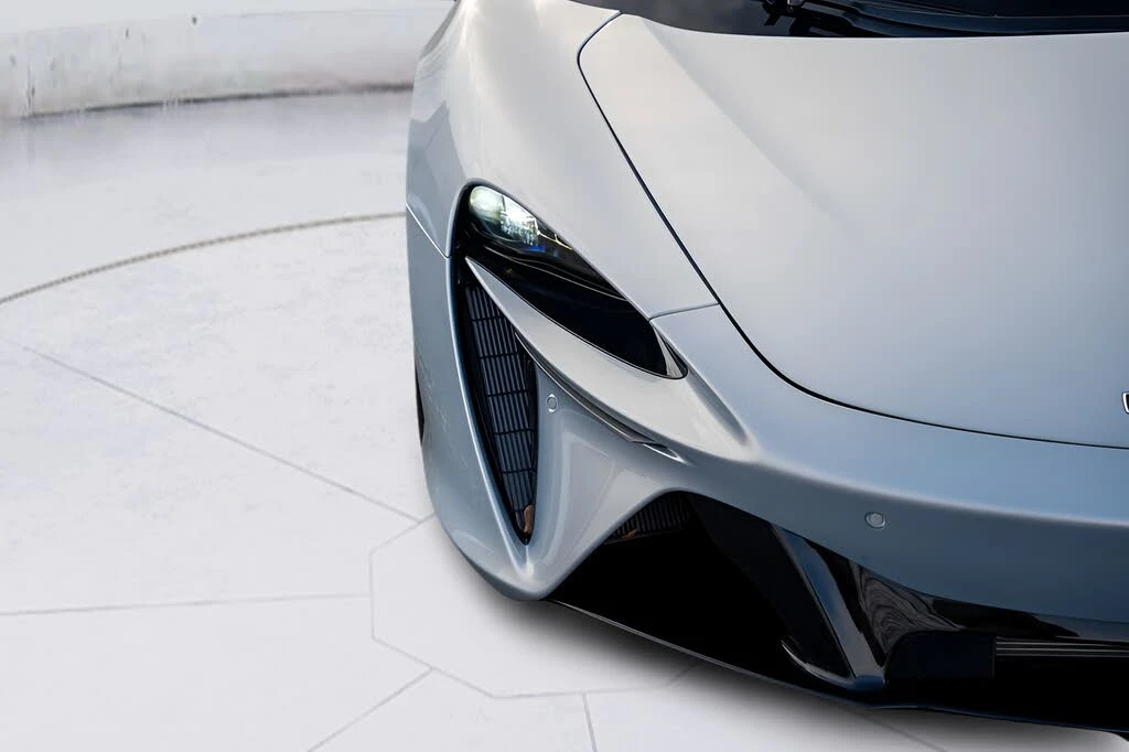 2026 McLaren Artura - Image 28 of 31