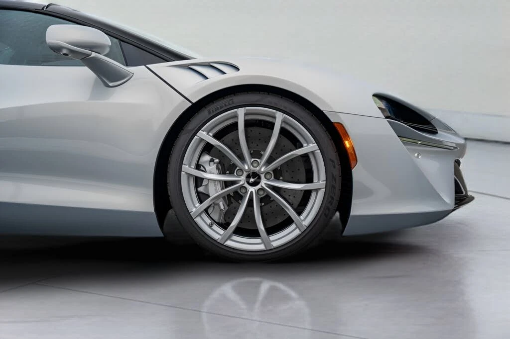 2026 McLaren Artura - Image 25 of 31
