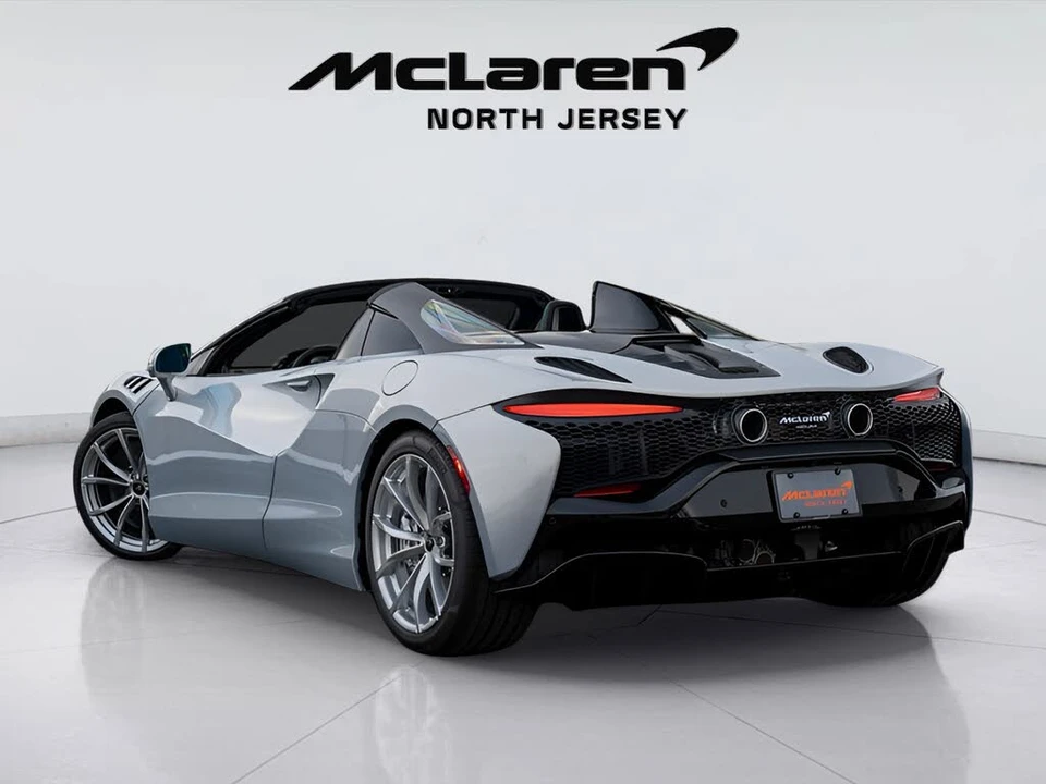 2026 McLaren Artura - Image 15 of 31