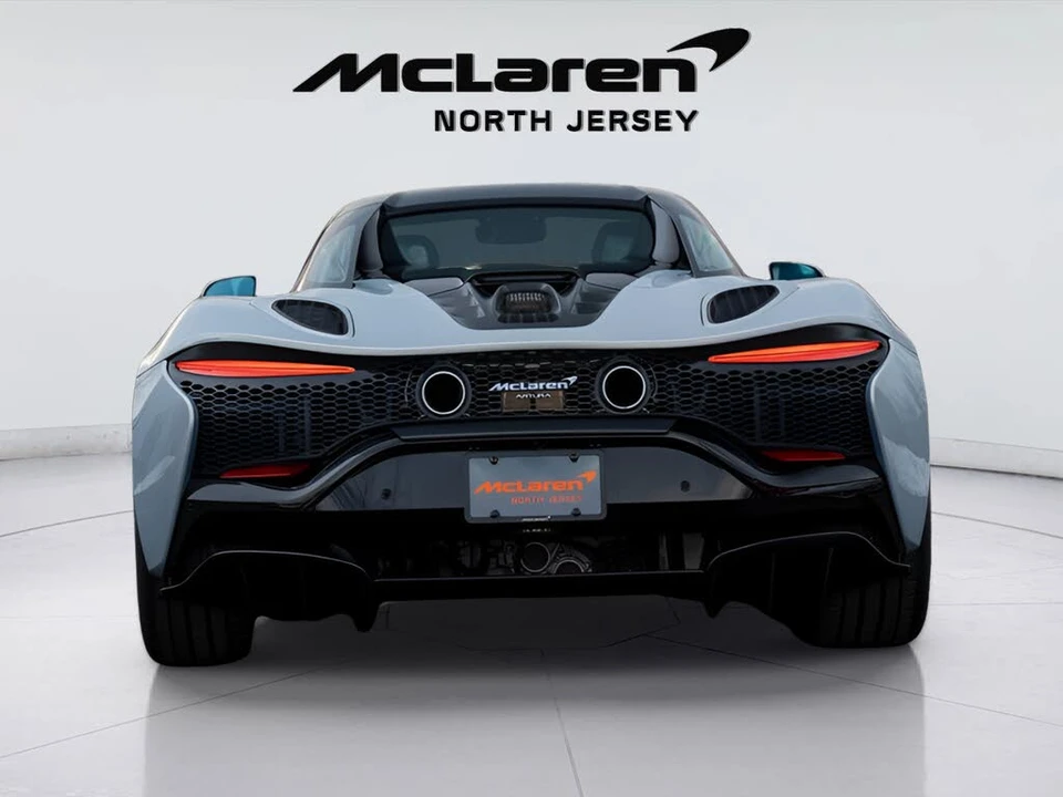 2026 McLaren Artura - Image 13 of 31