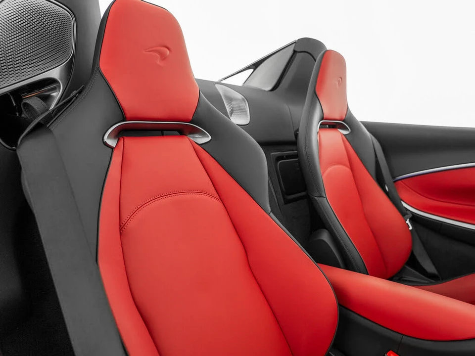 2026 McLaren Artura - Image 19 of 31