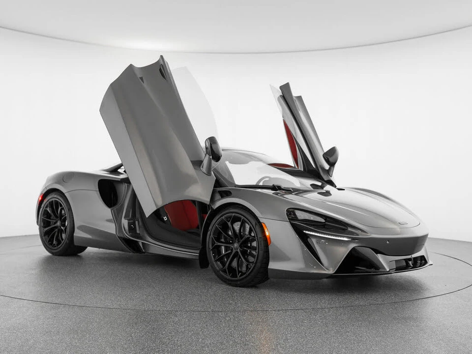2026 McLaren Artura - Image 7 of 31