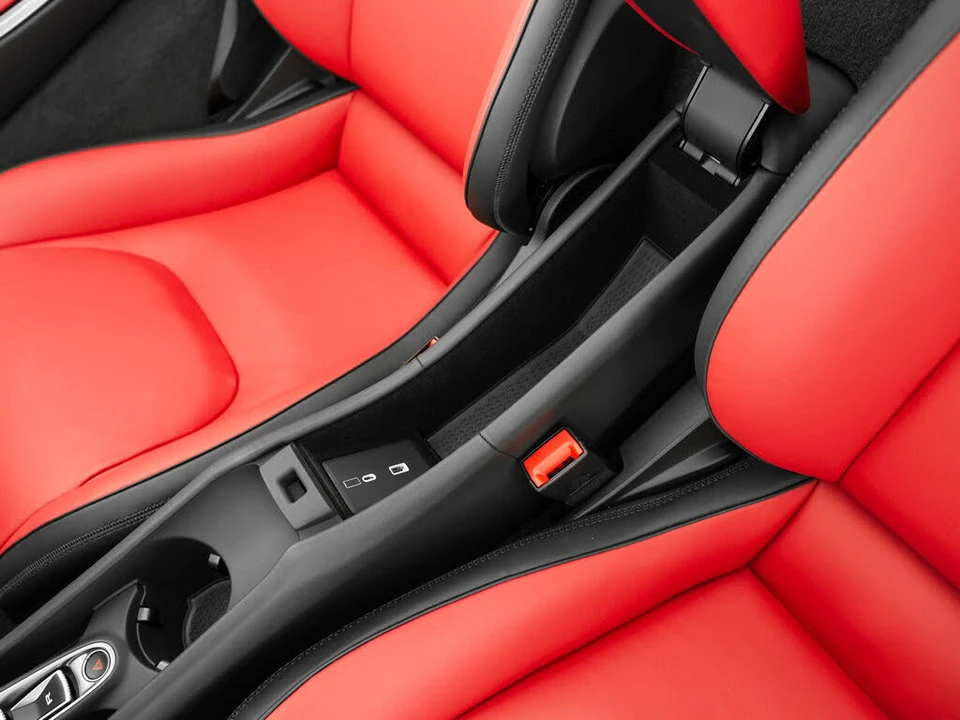 2026 McLaren Artura - Image 17 of 31
