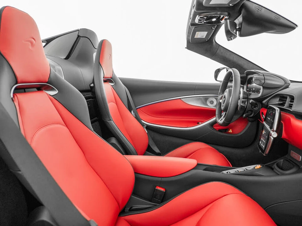 2026 McLaren Artura - Image 18 of 31