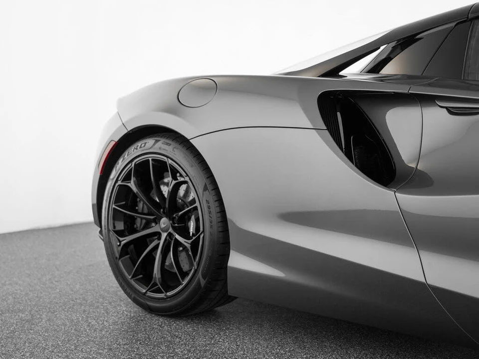 2026 McLaren Artura - Image 30 of 31
