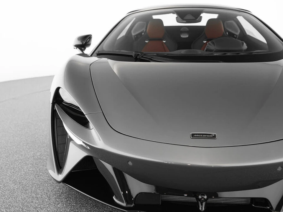 2026 McLaren Artura - Image 28 of 31