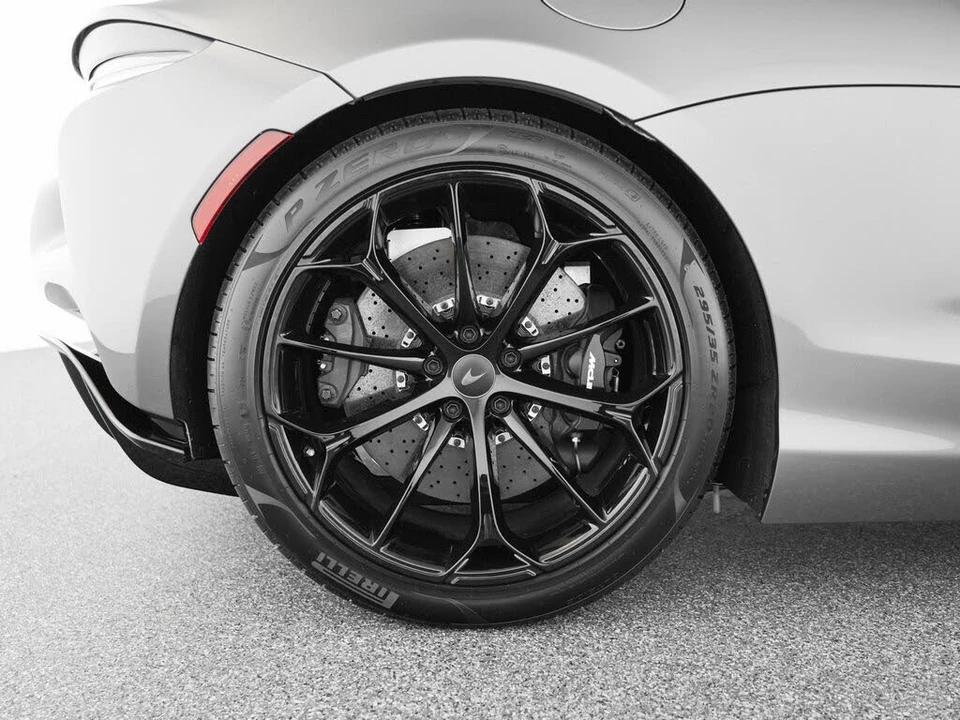 2026 McLaren Artura - Image 25 of 31