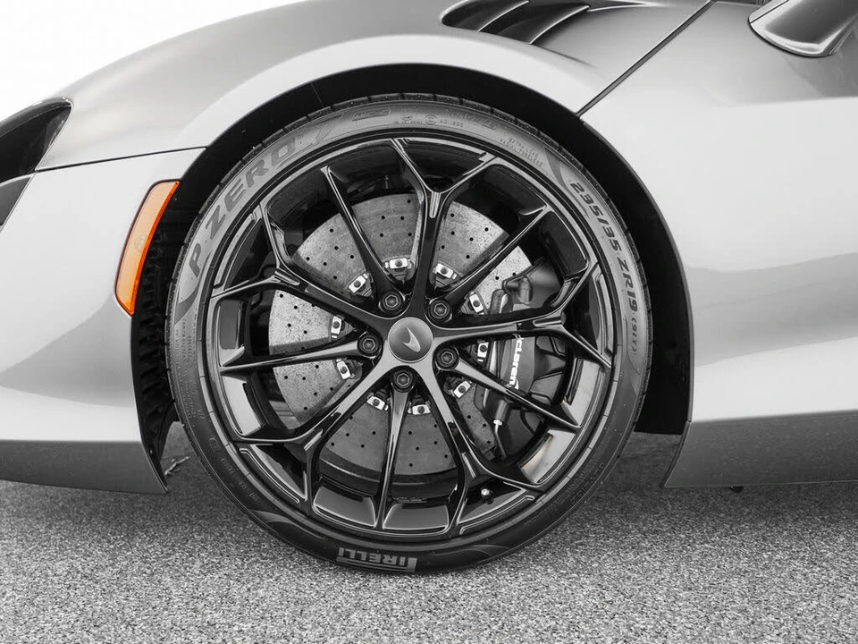 2026 McLaren Artura - Image 23 of 31