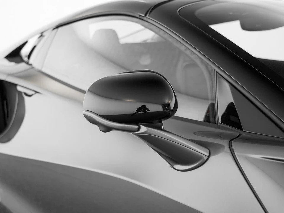 2026 McLaren Artura - Image 29 of 31