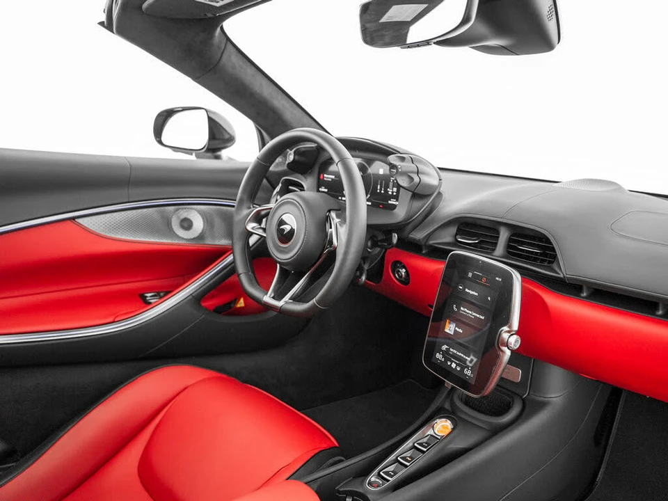 2026 McLaren Artura - Image 20 of 31
