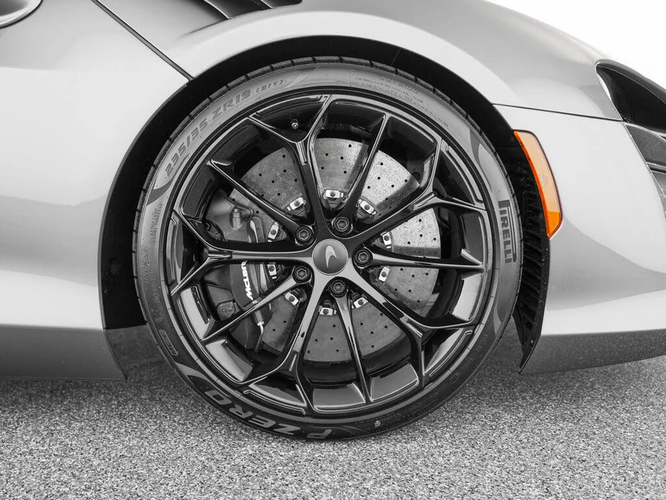 2026 McLaren Artura - Image 26 of 31
