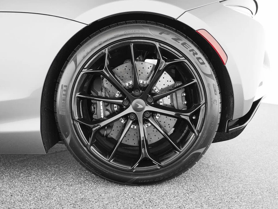 2026 McLaren Artura - Image 24 of 31