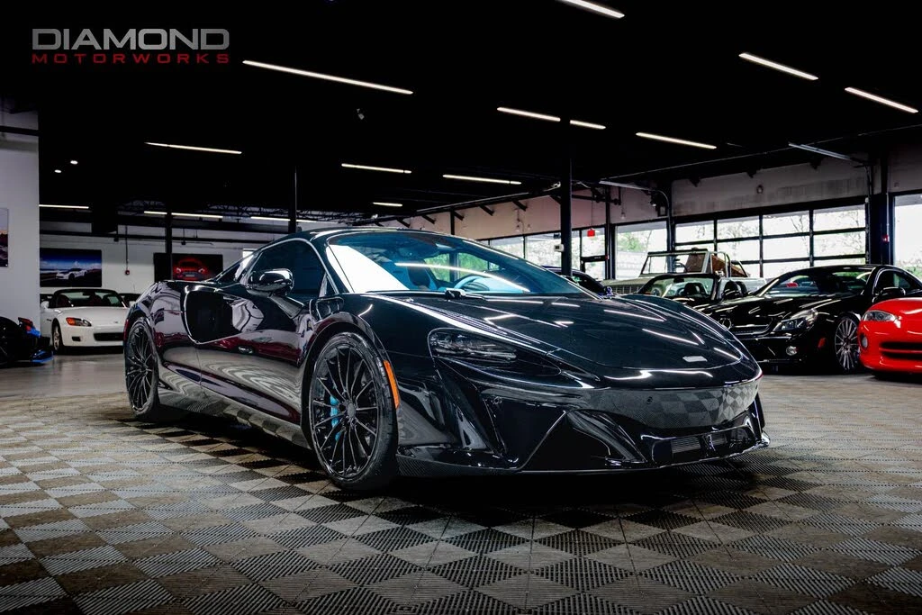 2026 McLaren Artura - Image 29 of 31
