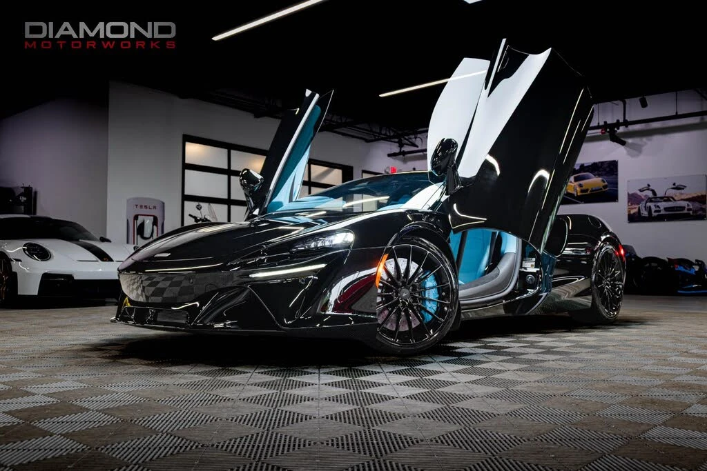 2026 McLaren Artura - Image 24 of 31
