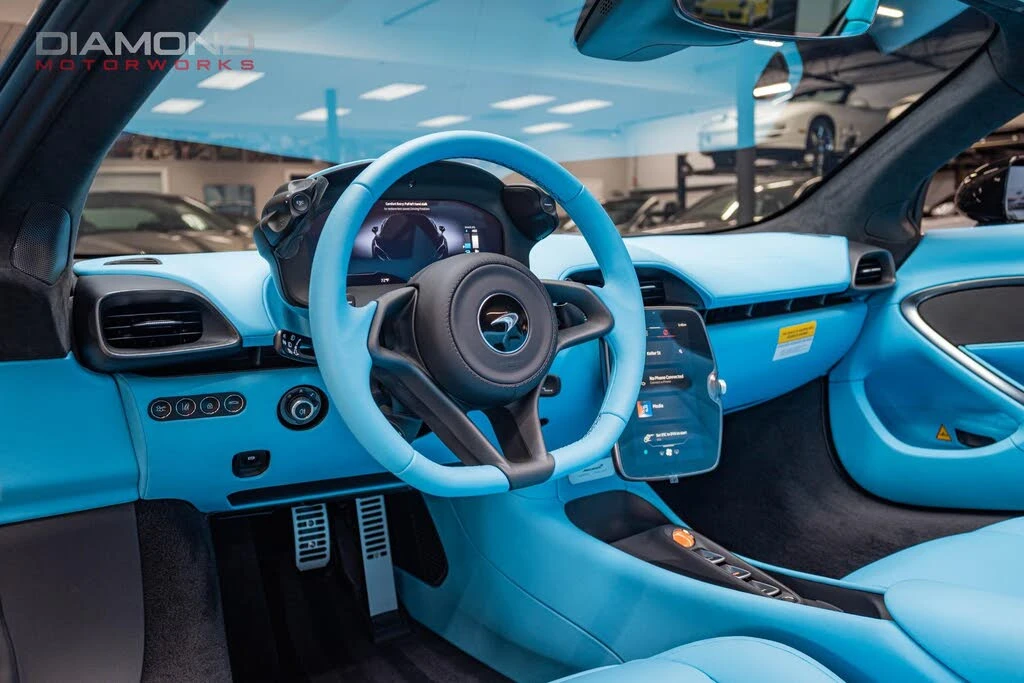 2026 McLaren Artura - Image 16 of 31