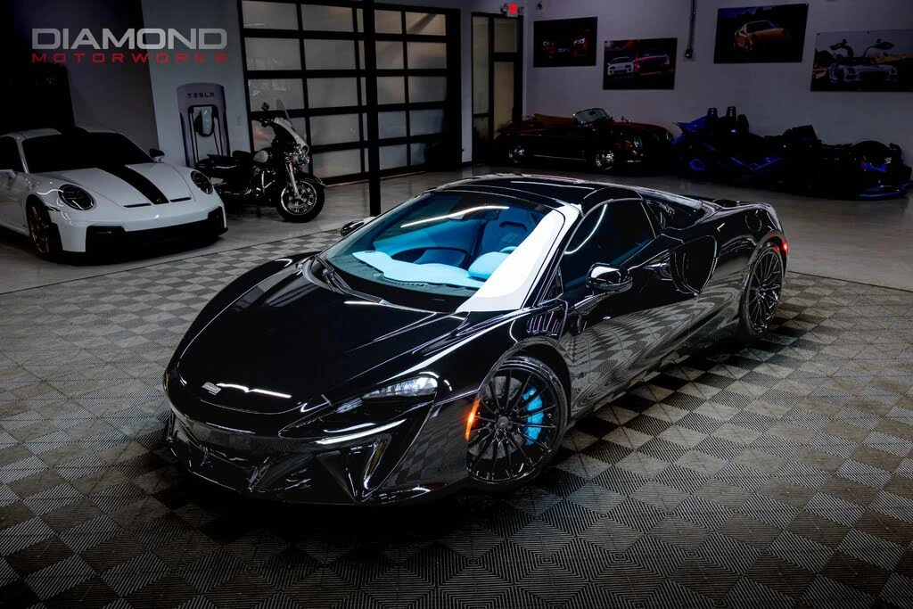2026 McLaren Artura - Image 10 of 31