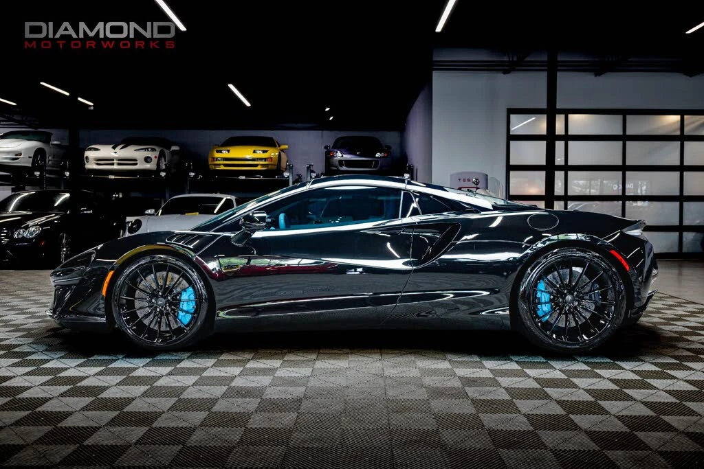 2026 McLaren Artura - Image 13 of 31